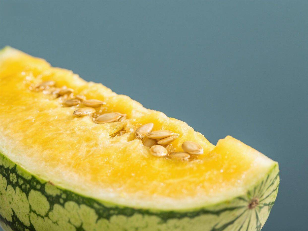 黄色的西瓜叫什么？西瓜竟然还有黄色的？一文带你探秘黄瓤西瓜！