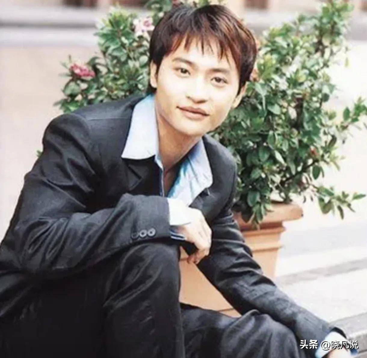 陈志朋回应绿发蕾丝装上热搜：我的人生像股票，但不会跌停板