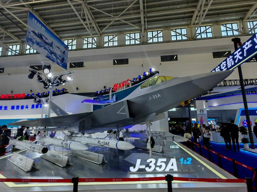 FC-31首飞试飞员:看到歼-35A入列非常高兴,期待未来在FC-31基础上展开更多研发