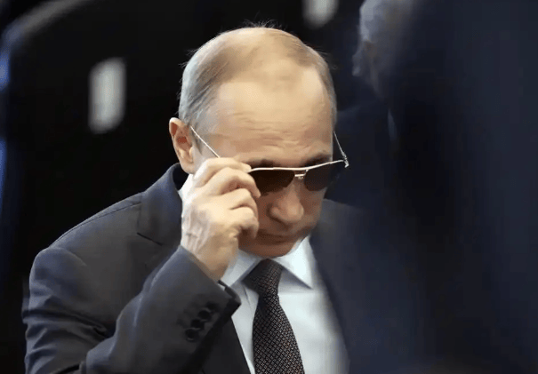 70万大军现身前线，全都立下了“生死状”！普京的表态不简单，要让所有人都无后顾之忧？