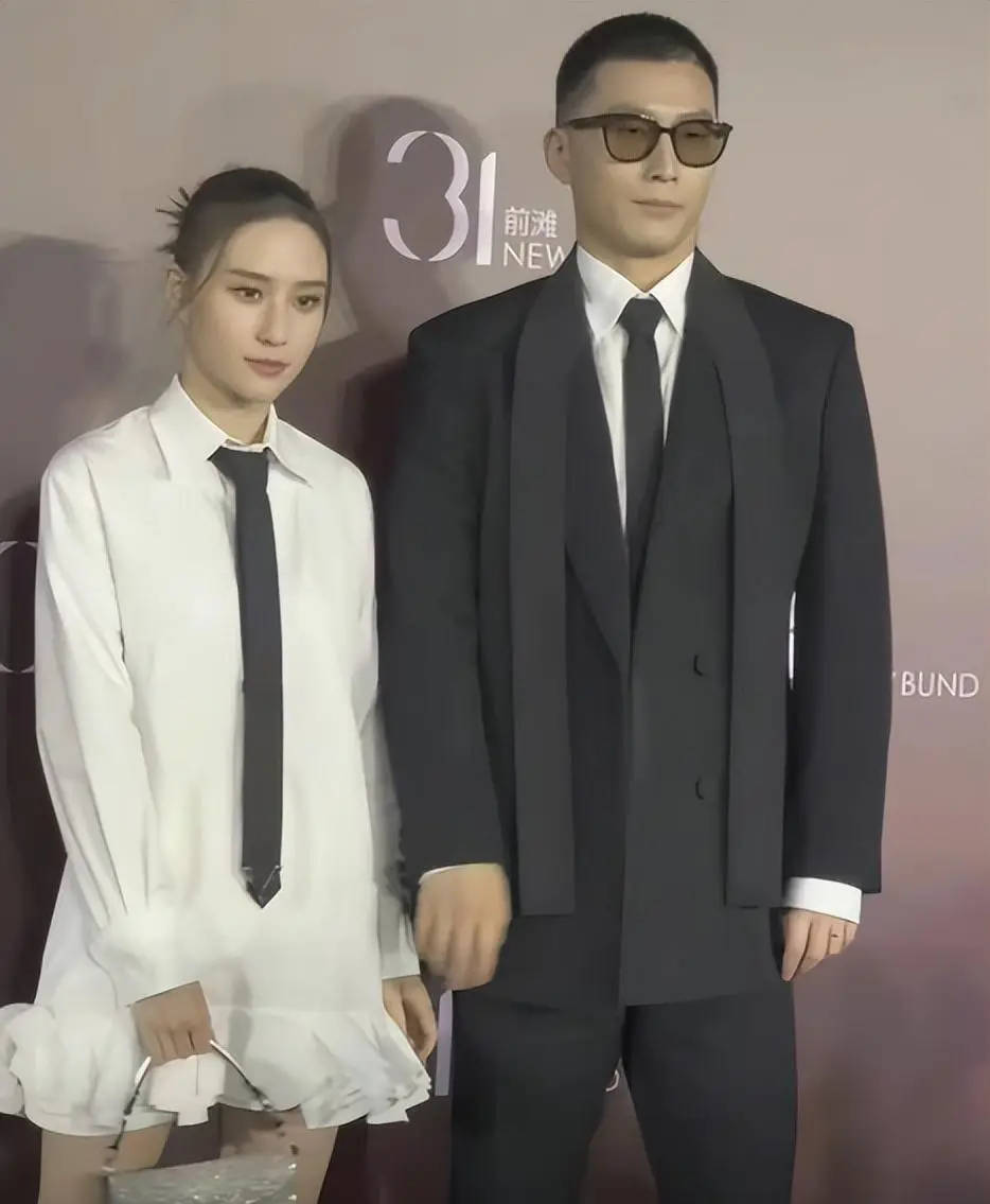 考古 | 何超莲窦骁双双辟谣离婚！两人感情生活引各方热议